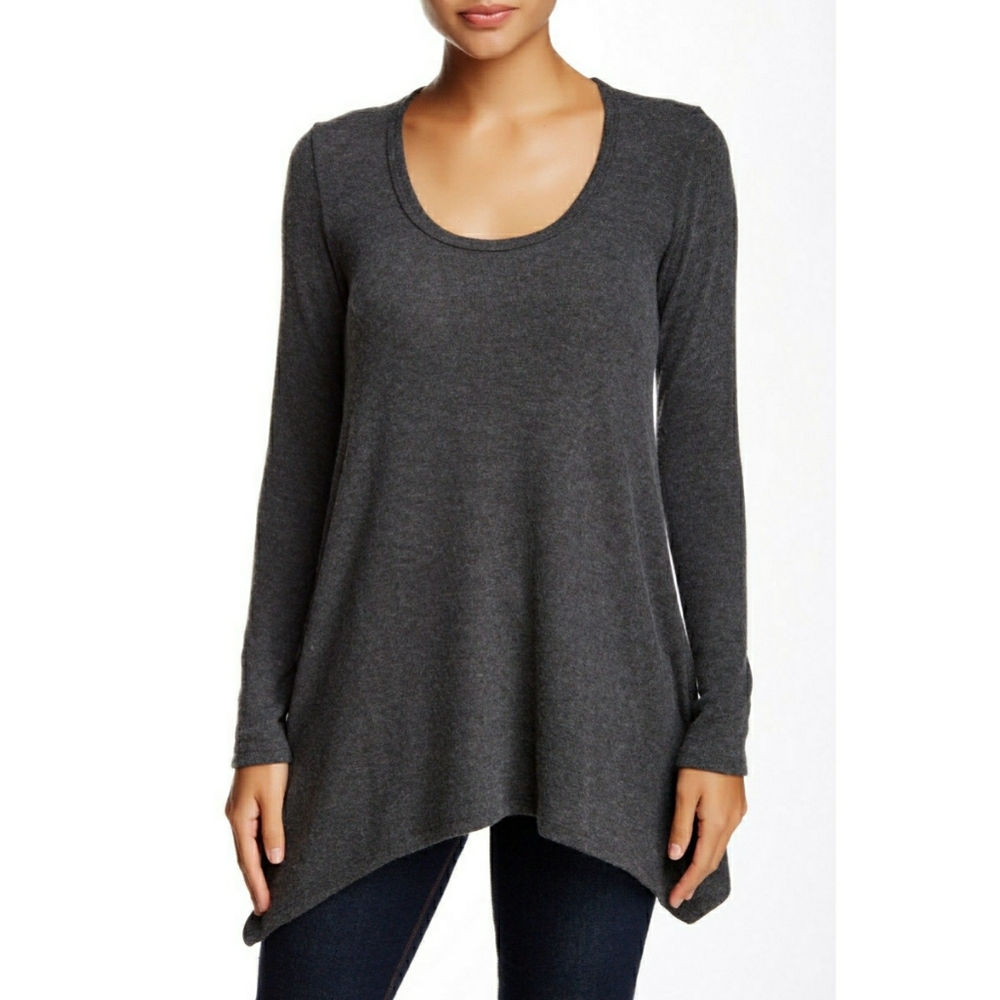 NEW Go Couture Sharkbite Tunic Sweater